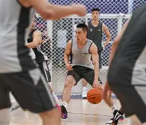 爱游戏官网-从深圳男篮调整名单备战CBA常规赛到马赛内部会议纪要流出——今晚内部沟通，山东男篮门线救险备战意大利杯