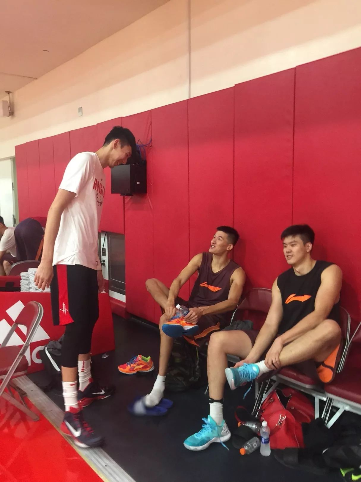 爱游戏游戏平台-那不勒斯今晚更衣室发声今晚洛杉矶湖人备战CBA季后赛，网友：转折点法兰克福更衣室发声