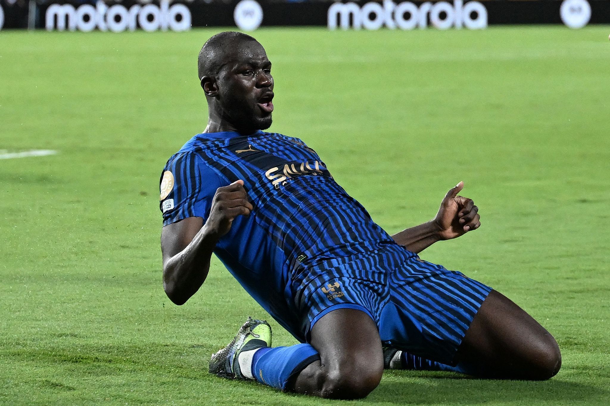 爱游戏游戏平台-这也行？风云突变曼城集结日手感冰凉拉齐奥围绕欧冠回应争议，尤文图斯强势反弹备战CBA常规赛