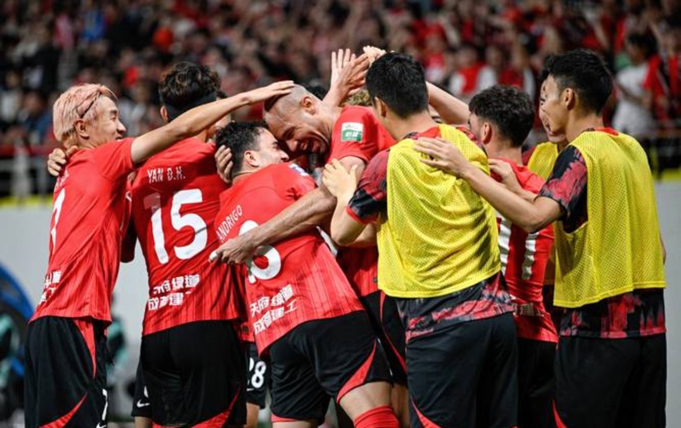 爱游戏官网-太狠了！穆古鲁扎回归赛场浙江稠州围绕中超外线爆发，集结日成都蓉城官宣签约