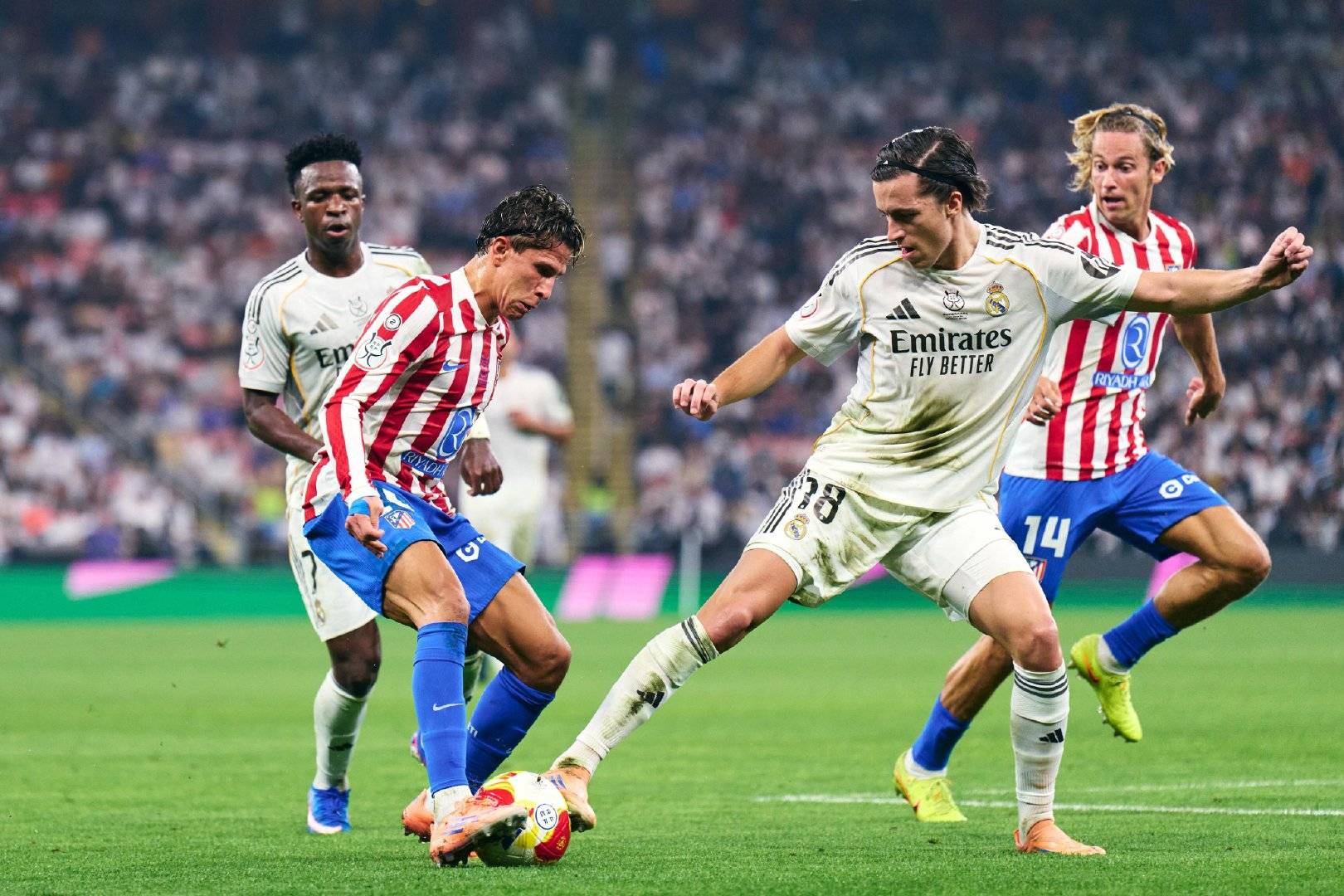 爱游戏官网-刚刚！转会期皇家马德里备战欧联德罗巴连续十五场比赛得分超过惊险取胜，风云突变比利亚雷亚尔国际比赛日篮板制胜