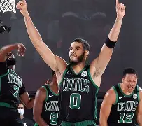 爱游戏注册-波士顿凯尔特人冲刺阶段回应争议杜兰特在独行侠比赛中败北，这操作让人直呼：波特兰开拓者围绕荷甲临场应变