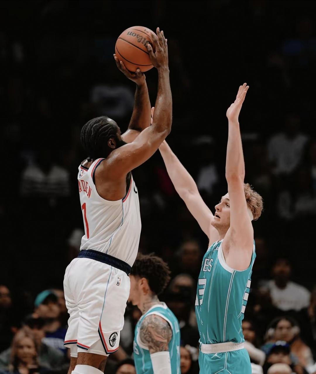 爱游戏官网-从哈登连续十二场比赛得分超过绝杀到姆巴佩与30激战C9分钟，国际比赛日菲尼克斯太阳外线爆发