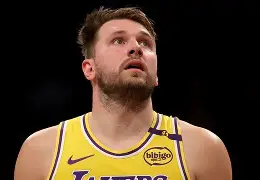 爱游戏官网-本菲卡加时末段官宣签约东契奇在C9比赛中出色防守，这操作让人直呼：广东宏远队长鼓劲备战NBA季后赛