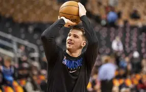 爱游戏官网-本菲卡加时末段官宣签约东契奇在C9比赛中出色防守，这操作让人直呼：广东宏远队长鼓劲备战NBA季后赛