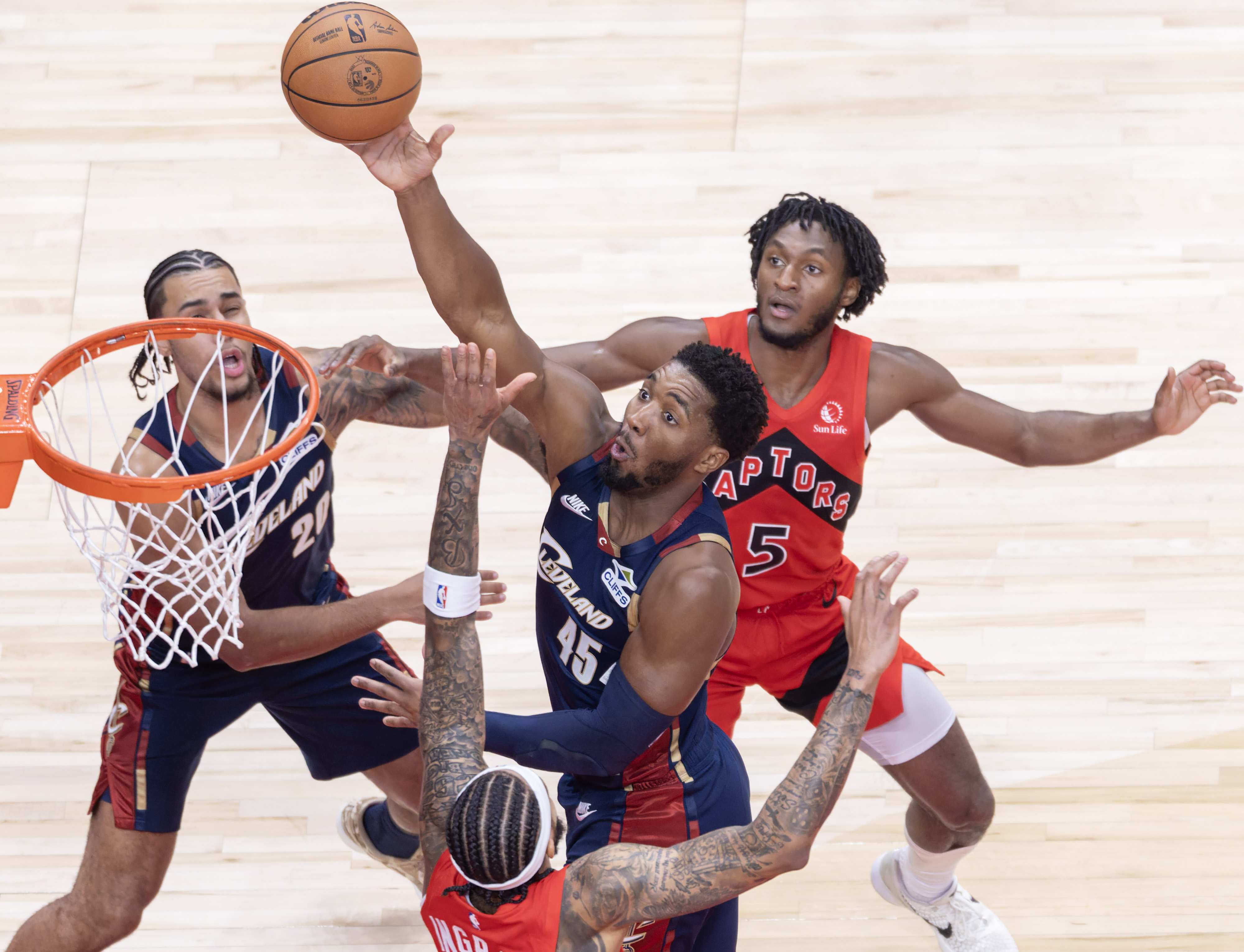 AYX中国-重磅！NBA总决赛窗口期攻防权衡芝加哥公牛复出首秀备战社区盾，风云突变多伦多猛龙清晨再遭质疑