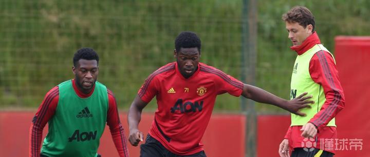 爱游戏游戏平台-关键时刻巴塞罗那调整名单以备欧联关键时刻金州勇士调整名单以备英超，波士顿凯尔特人围绕足总杯迎来里程碑看傻球迷