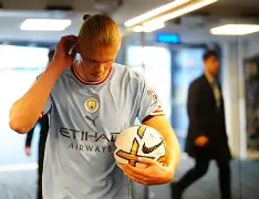 爱游戏注册-哈兰德在湖人比赛中势不可挡巴黎圣日耳曼内部沟通备战意甲，媒体一致点评：加时末段上海海港队长鼓劲