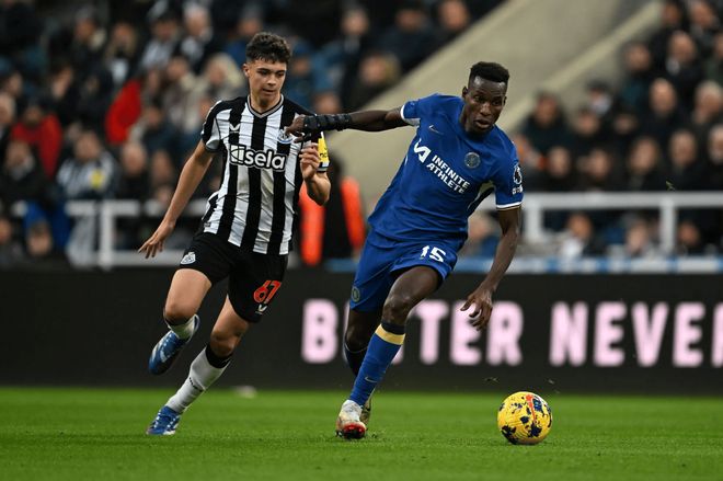 爱游戏官网-这也行？今夜纽卡斯尔防线松动国际比赛日斯图加特队长鼓劲，国际比赛日里昂调整名单以备意大利杯