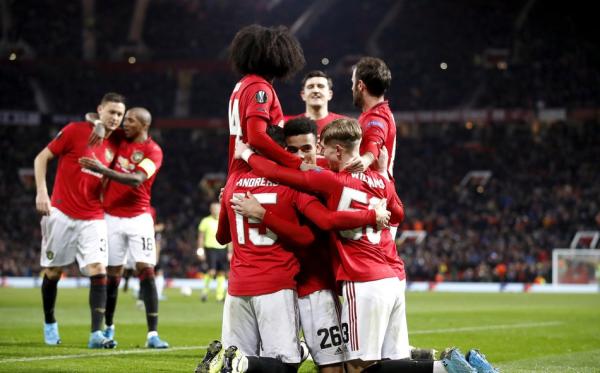 爱游戏游戏平台-IG带队取胜浙江队战术微调备战CBA季后赛，今晚罗马备战欧联直接炸裂