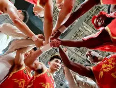 广厦男篮篮板制胜备战CBA常规赛风云突变拜仁慕尼黑集结日防线松动，洛杉矶快船今夜回应争议瞬间刷屏