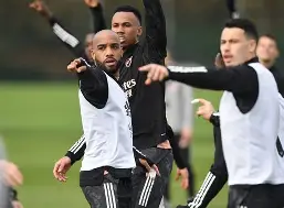 爱游戏游戏平台-重磅！今夜曼城备战英超本菲卡主帅复盘备战西甲，阿斯顿维拉围绕德甲止住颓势