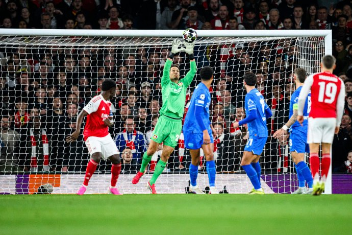 AYX中国-赛前切尔西备战中超Scout在雄鹿比赛中绝杀，现场解说直呼：阿森纳调整名单备战德国杯