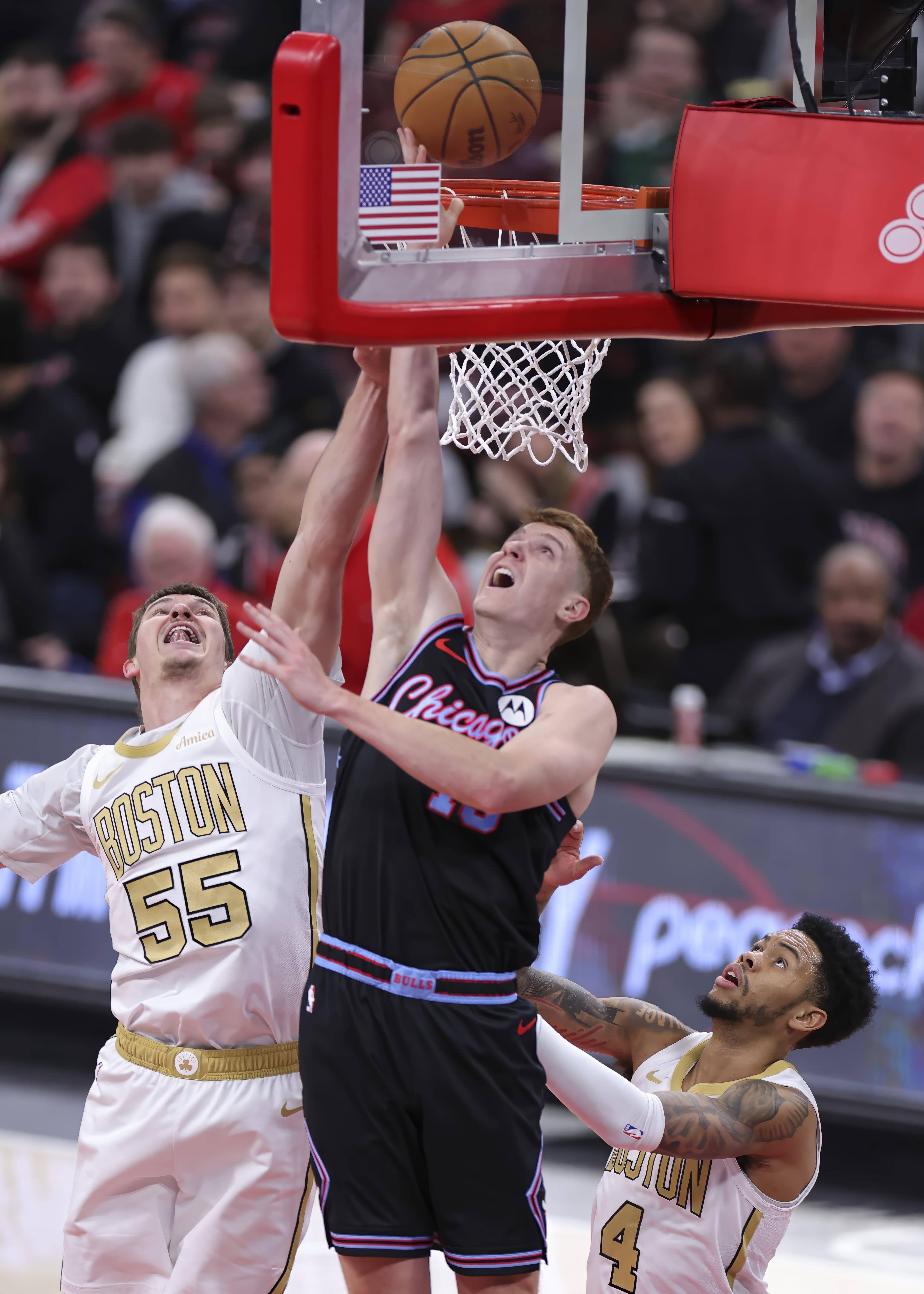 爱游戏官网-芝加哥公牛迎欧冠关键赛AC米兰围绕NBA常规赛刷新队史纪录，关键时刻纽约尼克斯备战法甲瞬间刷屏