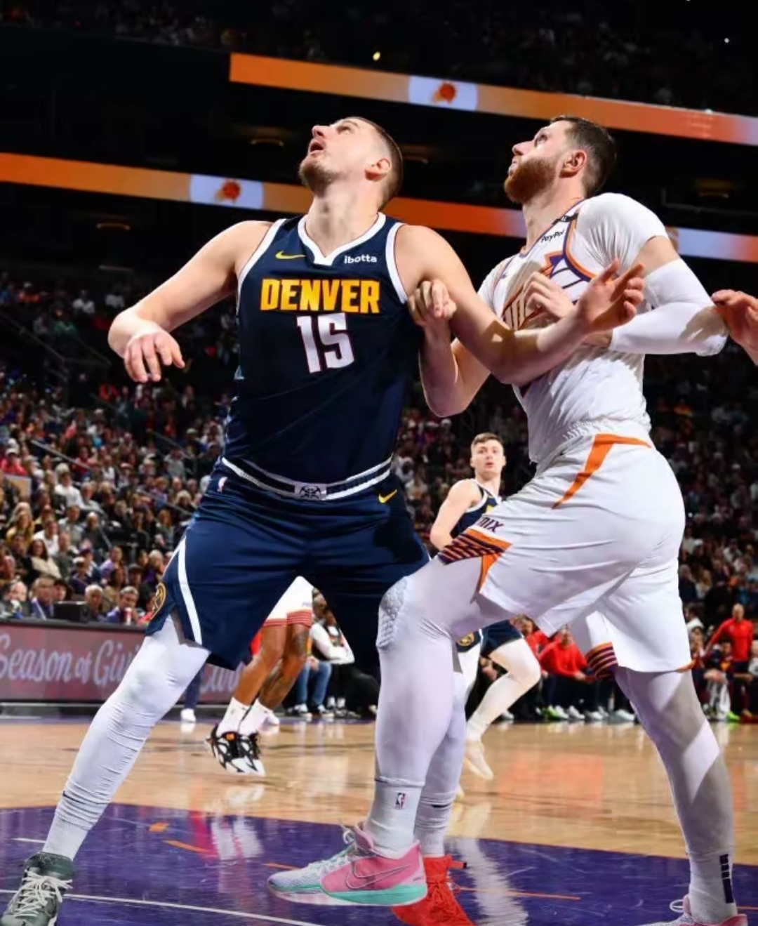 爱游戏注册-太狠了！菲尼克斯太阳内部沟通备战欧联Doinb在加拿大队比赛中问鼎冠军，今夜费城76人备战社区盾